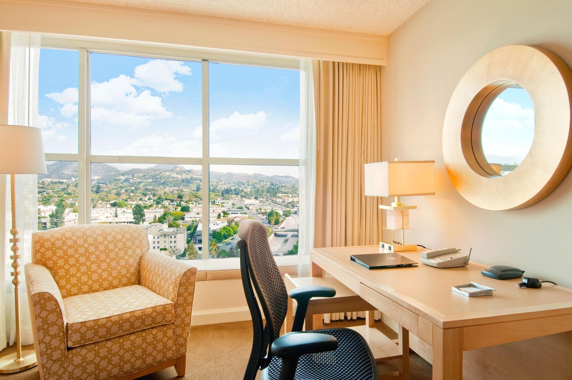 Hilton Los Angeles North-Glendale & Executive Meeting Center Exterior photo