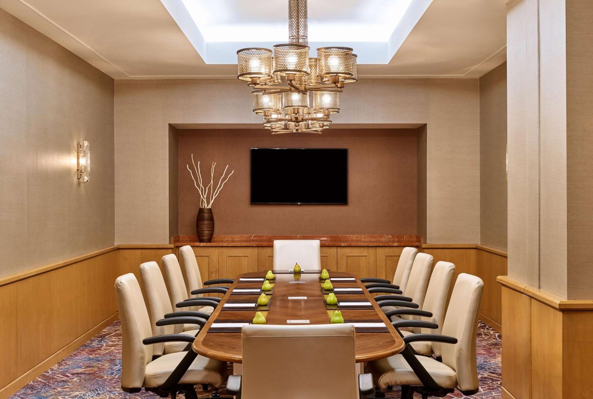 Hilton Los Angeles North-Glendale & Executive Meeting Center Exterior photo