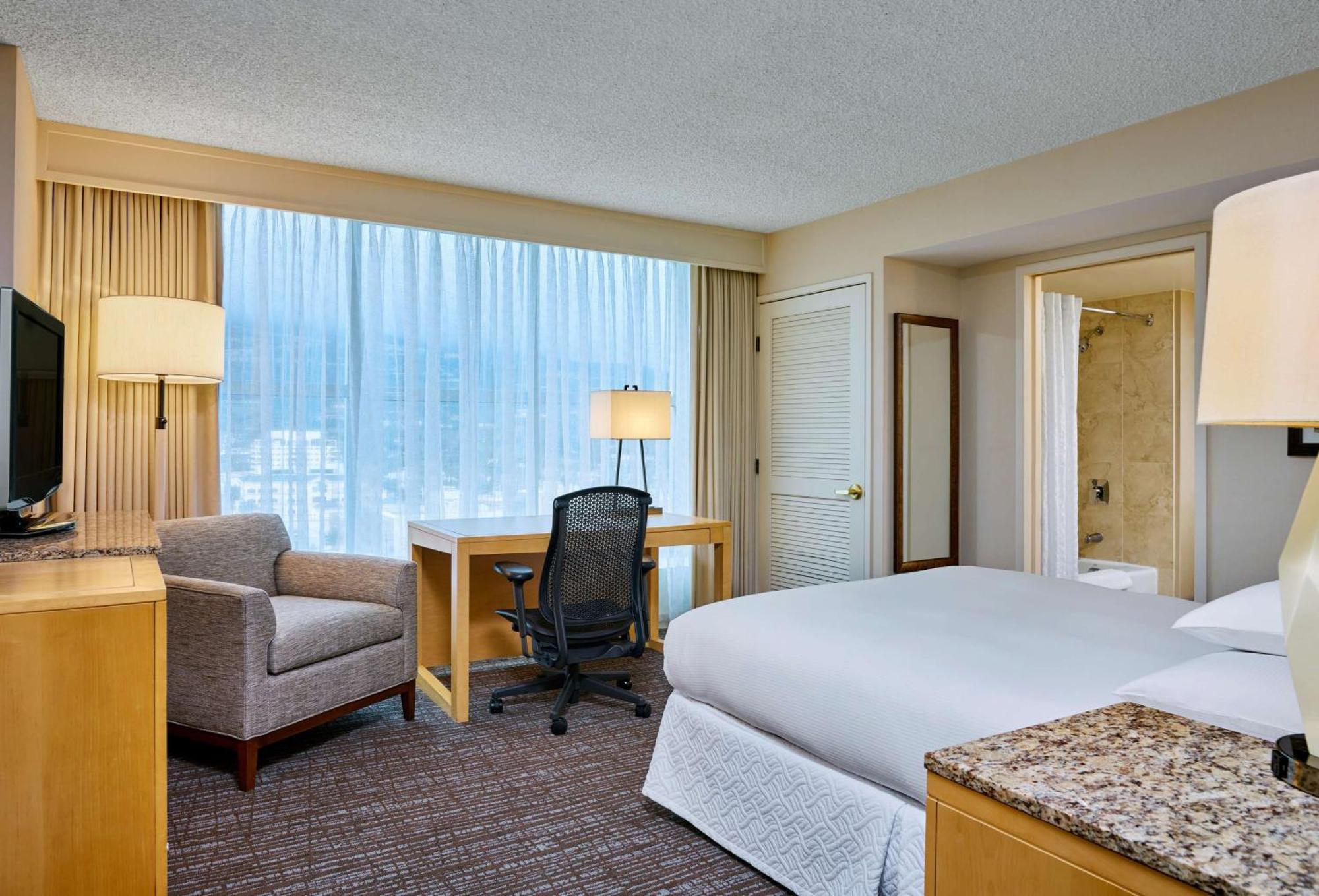 Hilton Los Angeles North-Glendale & Executive Meeting Center Exterior photo
